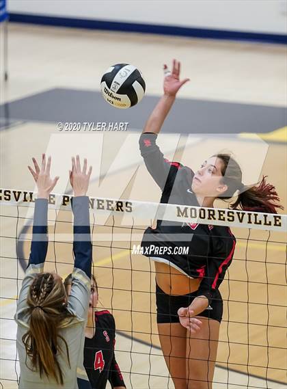 Thumbnail 2 in Decatur Central vs. Terre Haute South Vigo (IHSAA 4A Sectional) photogallery.