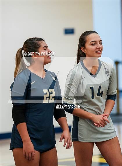 Thumbnail 3 in Decatur Central vs. Terre Haute South Vigo (IHSAA 4A Sectional) photogallery.