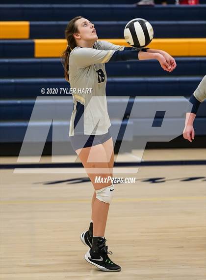 Thumbnail 2 in Decatur Central vs. Terre Haute South Vigo (IHSAA 4A Sectional) photogallery.