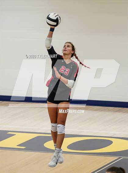 Thumbnail 3 in Decatur Central vs. Terre Haute South Vigo (IHSAA 4A Sectional) photogallery.
