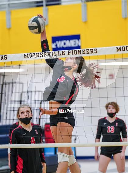 Thumbnail 2 in Decatur Central vs. Terre Haute South Vigo (IHSAA 4A Sectional) photogallery.