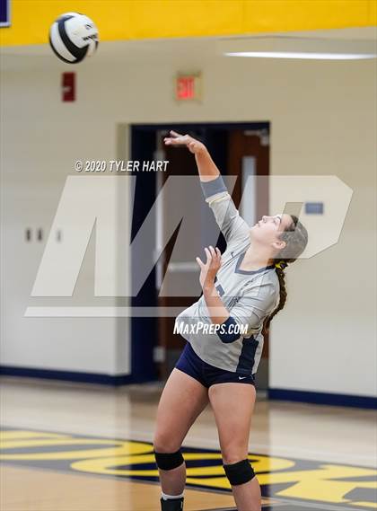 Thumbnail 1 in Decatur Central vs. Terre Haute South Vigo (IHSAA 4A Sectional) photogallery.