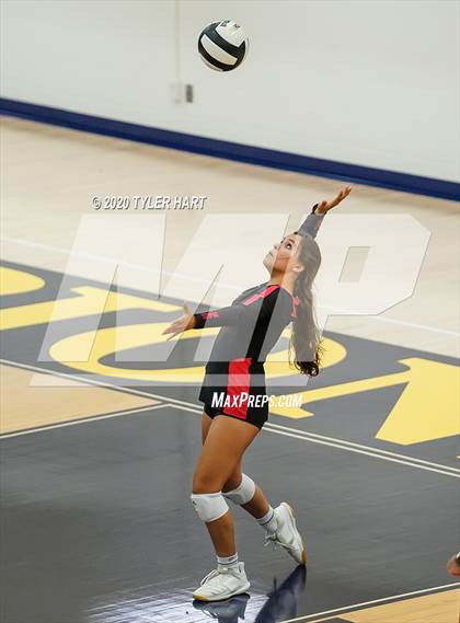 Thumbnail 2 in Decatur Central vs. Terre Haute South Vigo (IHSAA 4A Sectional) photogallery.