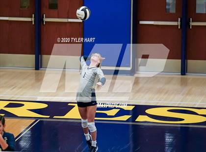 Thumbnail 1 in Decatur Central vs. Terre Haute South Vigo (IHSAA 4A Sectional) photogallery.