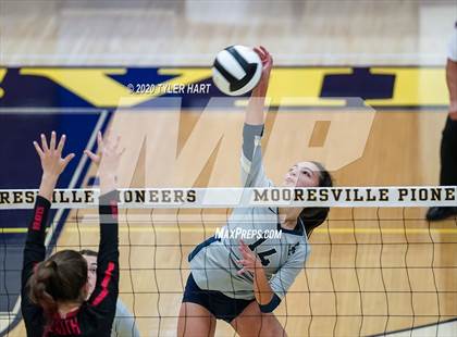 Thumbnail 3 in Decatur Central vs. Terre Haute South Vigo (IHSAA 4A Sectional) photogallery.