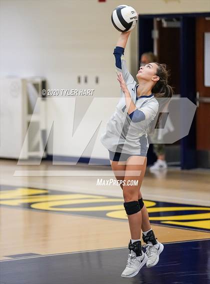 Thumbnail 3 in Decatur Central vs. Terre Haute South Vigo (IHSAA 4A Sectional) photogallery.