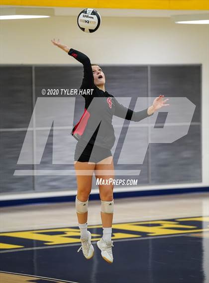 Thumbnail 3 in Decatur Central vs. Terre Haute South Vigo (IHSAA 4A Sectional) photogallery.