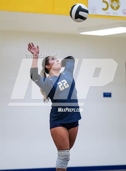 Thumbnail 1 in Decatur Central vs. Terre Haute South Vigo (IHSAA 4A Sectional) photogallery.