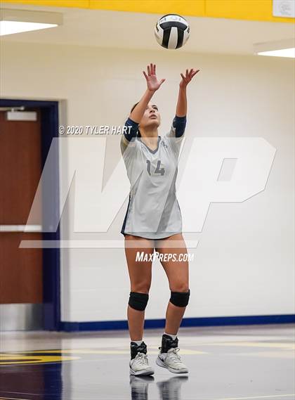 Thumbnail 1 in Decatur Central vs. Terre Haute South Vigo (IHSAA 4A Sectional) photogallery.