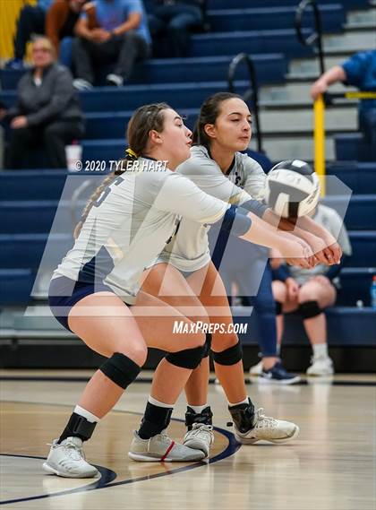 Thumbnail 3 in Decatur Central vs. Terre Haute South Vigo (IHSAA 4A Sectional) photogallery.