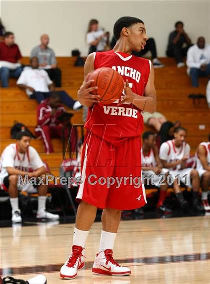 Thumbnail 2 in Etiwanda vs. Rancho Verde (Oaks Christian Tournament) photogallery.