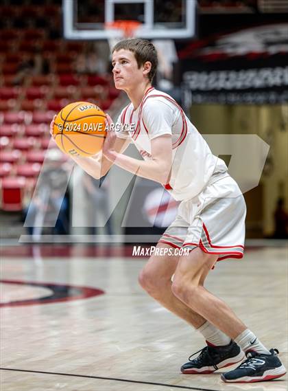 Thumbnail 2 in Grand County vs. Kanab (UHSAA 2A Quarterfinal) photogallery.
