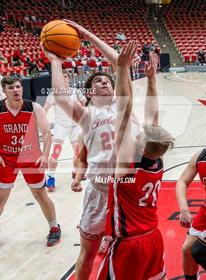 Thumbnail 2 in Grand County vs. Kanab (UHSAA 2A Quarterfinal) photogallery.