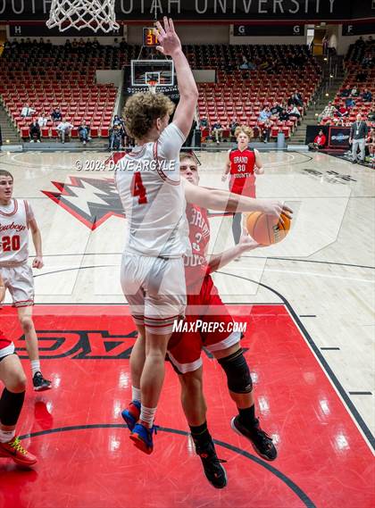 Thumbnail 2 in Grand County vs. Kanab (UHSAA 2A Quarterfinal) photogallery.