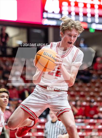 Thumbnail 1 in Grand County vs. Kanab (UHSAA 2A Quarterfinal) photogallery.