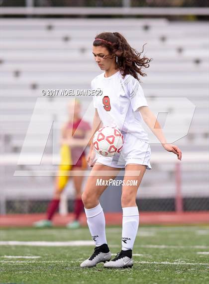 Thumbnail 3 in Burlingame Vs. Menlo-Atherton photogallery.