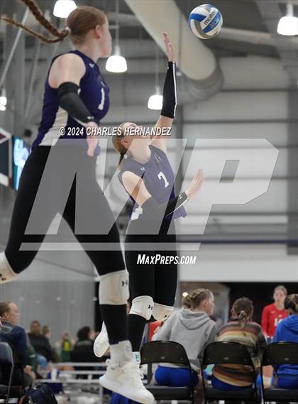 Thumbnail 2 in Port Neches-Groves vs. Franklin (Legends Invitational) photogallery.
