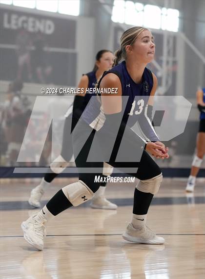 Thumbnail 2 in Port Neches-Groves vs. Franklin (Legends Invitational) photogallery.