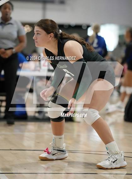 Thumbnail 2 in Port Neches-Groves vs. Franklin (Legends Invitational) photogallery.