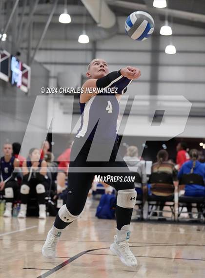 Thumbnail 3 in Port Neches-Groves vs. Franklin (Legends Invitational) photogallery.