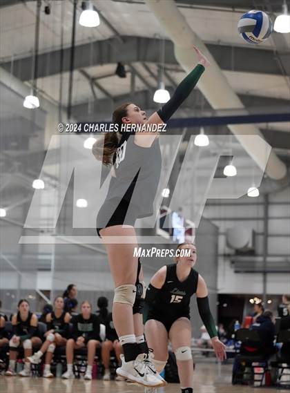Thumbnail 1 in Port Neches-Groves vs. Franklin (Legends Invitational) photogallery.