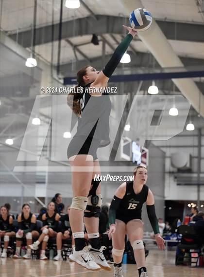Thumbnail 2 in Port Neches-Groves vs. Franklin (Legends Invitational) photogallery.