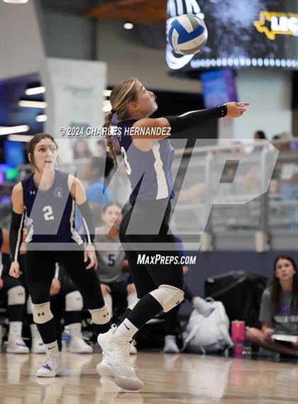 Thumbnail 1 in Port Neches-Groves vs. Franklin (Legends Invitational) photogallery.