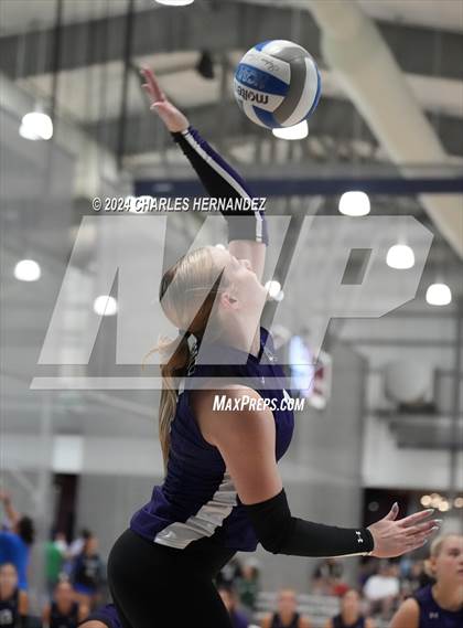 Thumbnail 3 in Port Neches-Groves vs. Franklin (Legends Invitational) photogallery.