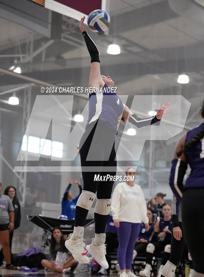 Thumbnail 2 in Port Neches-Groves vs. Franklin (Legends Invitational) photogallery.