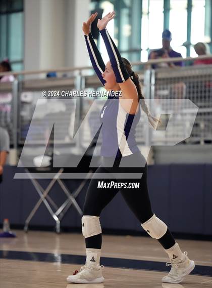 Thumbnail 1 in Port Neches-Groves vs. Franklin (Legends Invitational) photogallery.