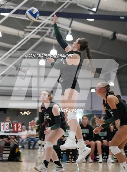 Thumbnail 1 in Port Neches-Groves vs. Franklin (Legends Invitational) photogallery.