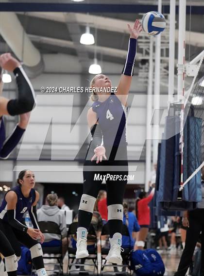 Thumbnail 1 in Port Neches-Groves vs. Franklin (Legends Invitational) photogallery.
