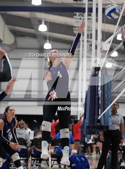 Thumbnail 2 in Port Neches-Groves vs. Franklin (Legends Invitational) photogallery.