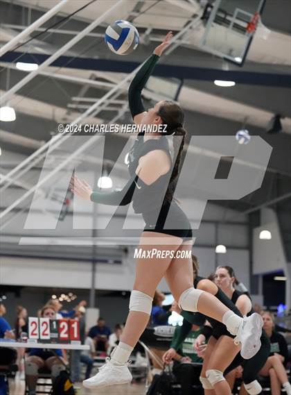 Thumbnail 3 in Port Neches-Groves vs. Franklin (Legends Invitational) photogallery.