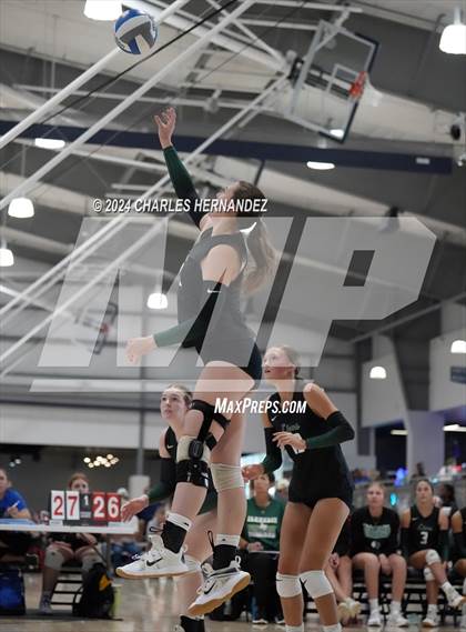 Thumbnail 3 in Port Neches-Groves vs. Franklin (Legends Invitational) photogallery.