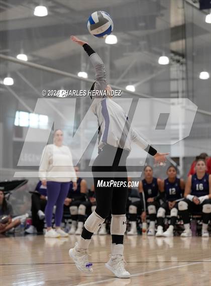 Thumbnail 2 in Port Neches-Groves vs. Franklin (Legends Invitational) photogallery.