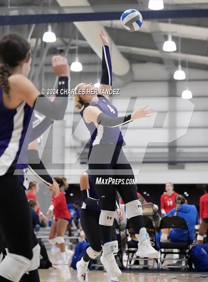 Thumbnail 2 in Port Neches-Groves vs. Franklin (Legends Invitational) photogallery.