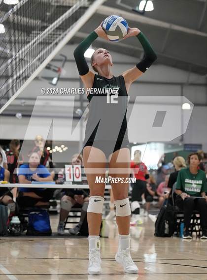 Thumbnail 2 in Port Neches-Groves vs. Franklin (Legends Invitational) photogallery.