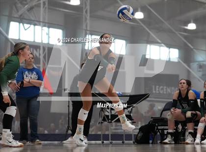 Thumbnail 2 in Port Neches-Groves vs. Franklin (Legends Invitational) photogallery.