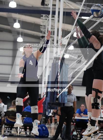 Thumbnail 3 in Port Neches-Groves vs. Franklin (Legends Invitational) photogallery.
