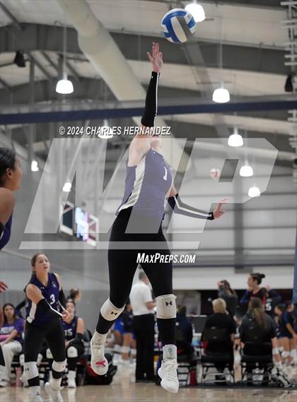 Thumbnail 2 in Port Neches-Groves vs. Franklin (Legends Invitational) photogallery.