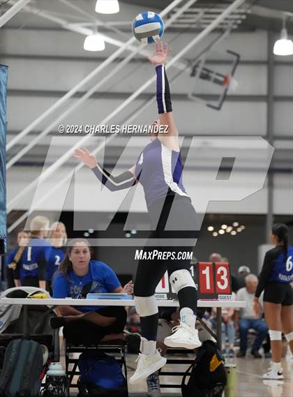 Thumbnail 3 in Port Neches-Groves vs. Franklin (Legends Invitational) photogallery.
