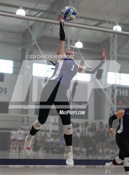 Thumbnail 3 in Port Neches-Groves vs. Franklin (Legends Invitational) photogallery.