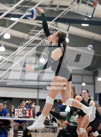 Thumbnail 1 in Port Neches-Groves vs. Franklin (Legends Invitational) photogallery.