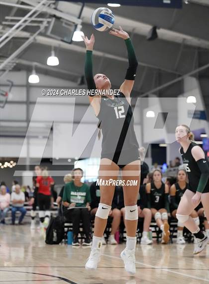 Thumbnail 2 in Port Neches-Groves vs. Franklin (Legends Invitational) photogallery.