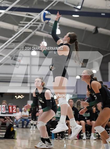 Thumbnail 3 in Port Neches-Groves vs. Franklin (Legends Invitational) photogallery.