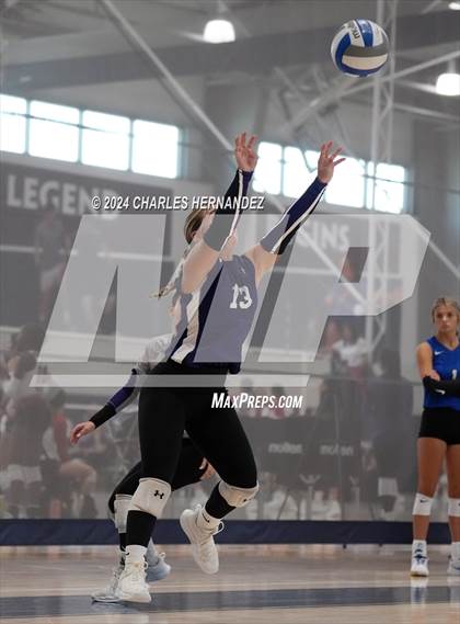 Thumbnail 2 in Port Neches-Groves vs. Franklin (Legends Invitational) photogallery.