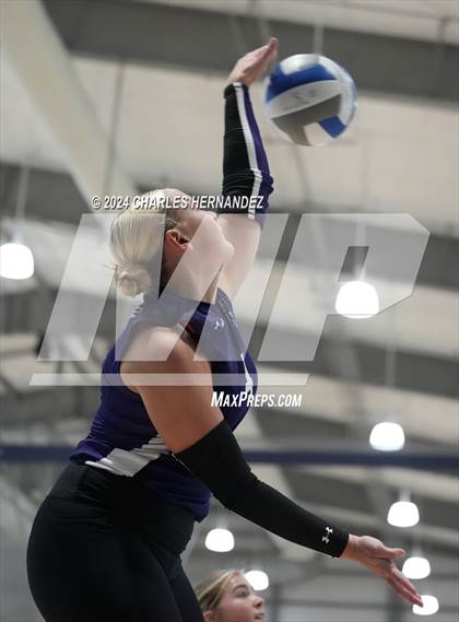 Thumbnail 1 in Port Neches-Groves vs. Franklin (Legends Invitational) photogallery.