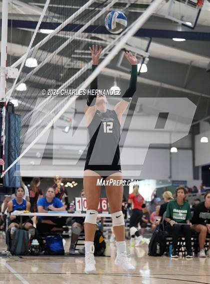 Thumbnail 2 in Port Neches-Groves vs. Franklin (Legends Invitational) photogallery.
