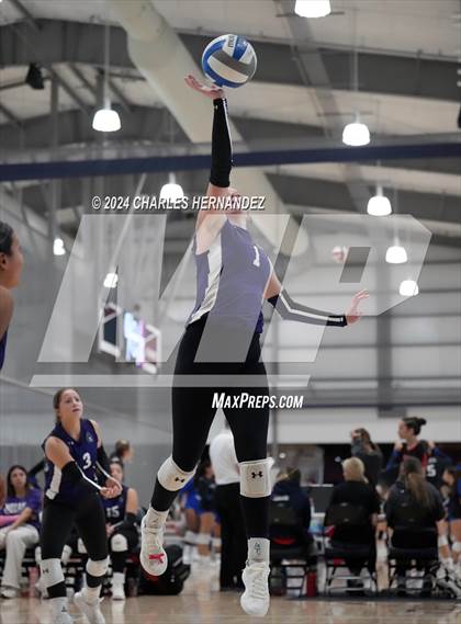 Thumbnail 1 in Port Neches-Groves vs. Franklin (Legends Invitational) photogallery.